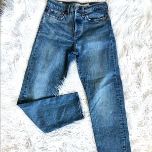 Levis wedgie Jean size 25
